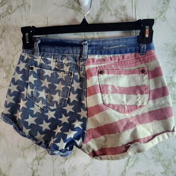 Grayson Denim Stars & Stripes Shorts - Picture 5 of 9
